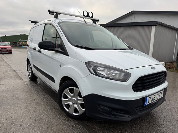 Ford Transit Courier 5 of 5