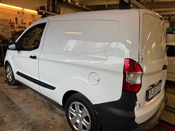Ford Transit Courier 8 of 30