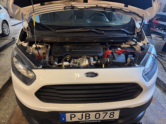 Ford Transit Courier 16 of 30
