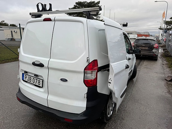 Ford Transit Courier 19 of 30