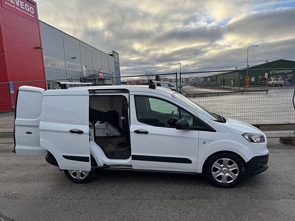 Ford Transit Courier 24 of 30