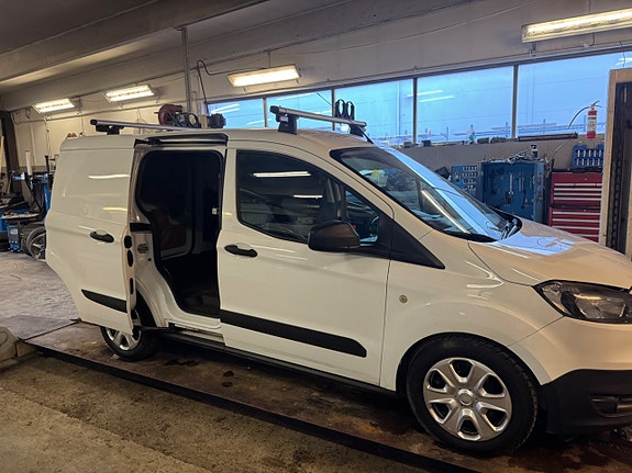 Ford Transit Courier 23 of 30