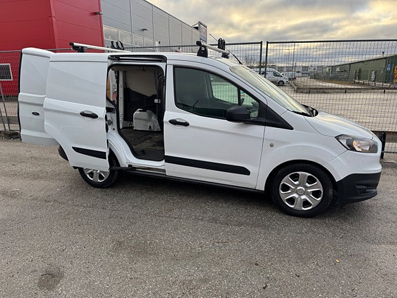 Ford Transit Courier 2 of 5
