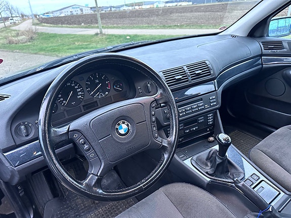 BMW 520 12 of 19