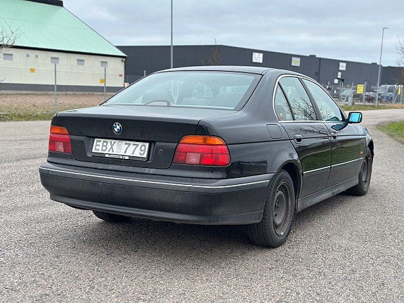 BMW 520 4 of 5
