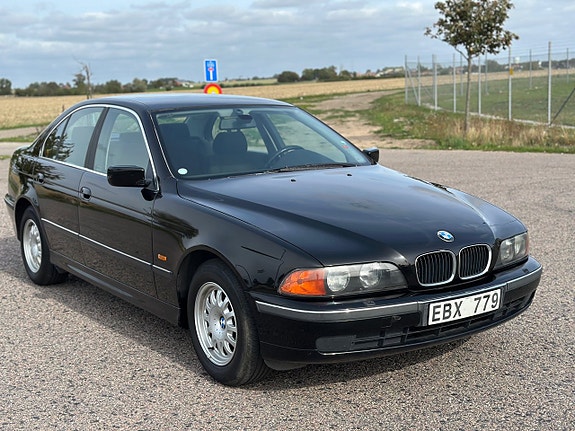 BMW 520 2 of 18