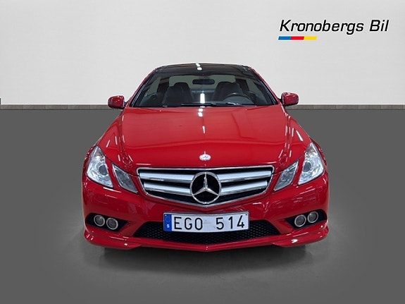 Mercedes-Benz E220 2 of 5
