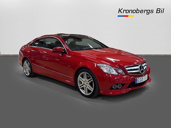 Mercedes-Benz E220 3 of 5