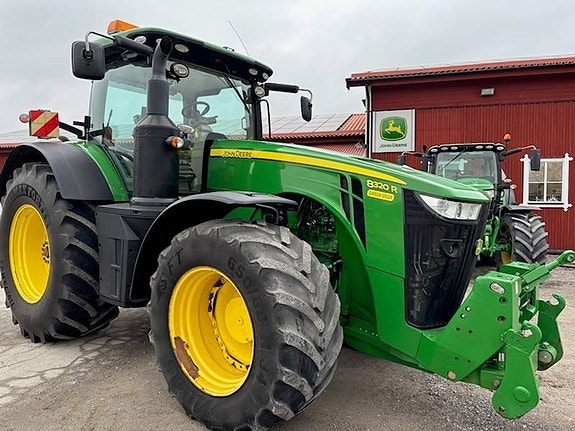 John Deere 8320 R 2 of 10