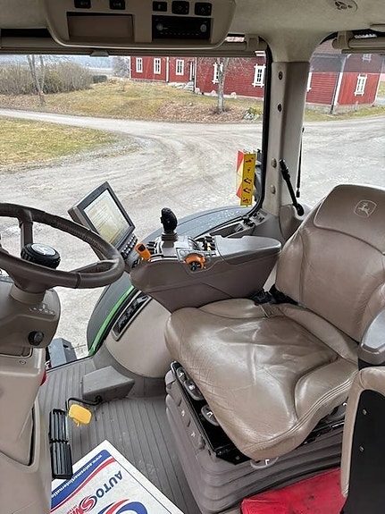 John Deere 8320 R 7 of 10