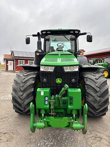 John Deere 8320 R 3 of 10