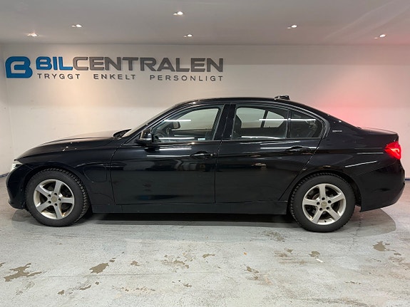 BMW 330e 7 of 17