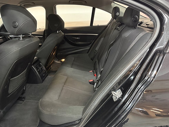BMW 330e 17 of 17