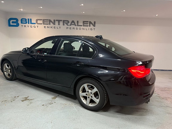BMW 330e 5 of 17