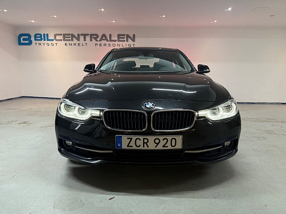 BMW 330e 3 of 17