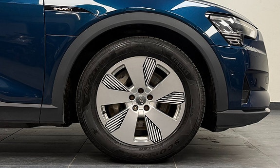 Audi E-Tron - 4