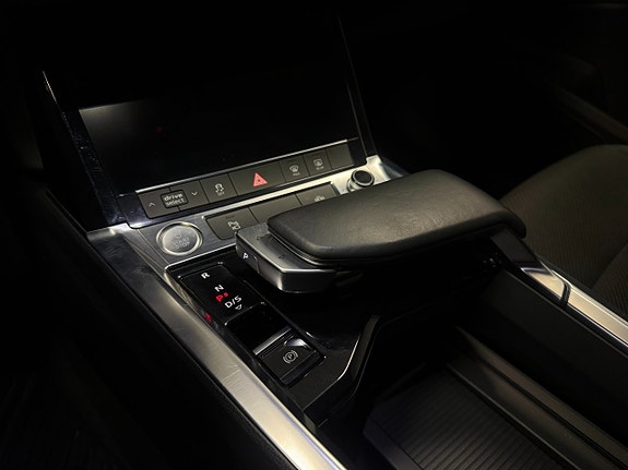 Audi E-Tron - 21