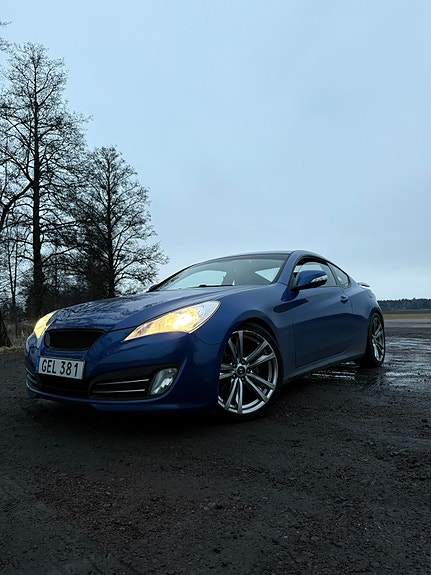 Hyundai Genesis 2 of 5