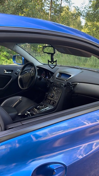 Hyundai Genesis 4 of 5