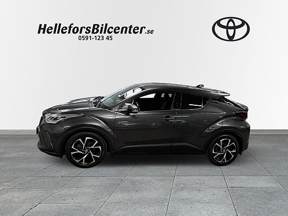 Toyota C-HR 3 of 5