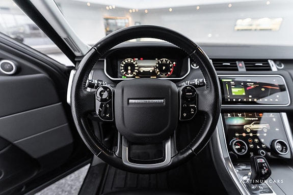 Land Rover Range Rover Sport 9 of 18