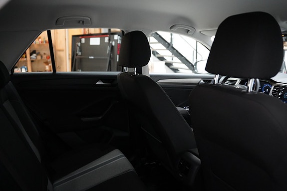 Volkswagen T-Roc 20 of 22