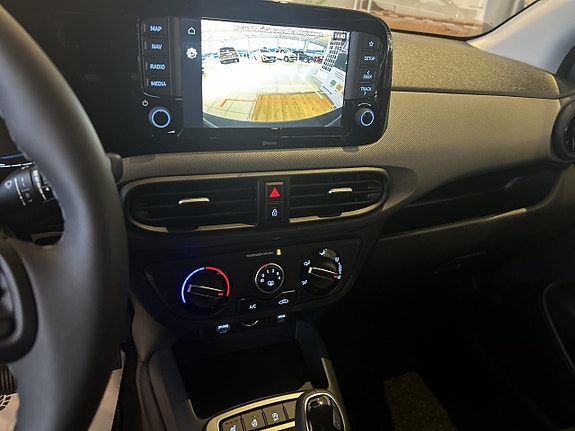 Hyundai i10 7 of 9