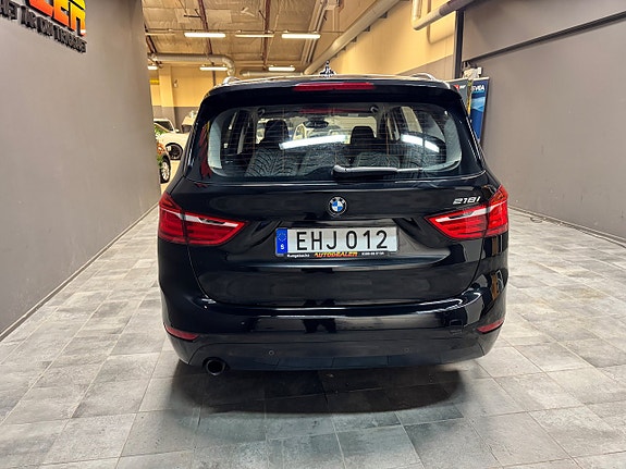 BMW 218 4 of 12