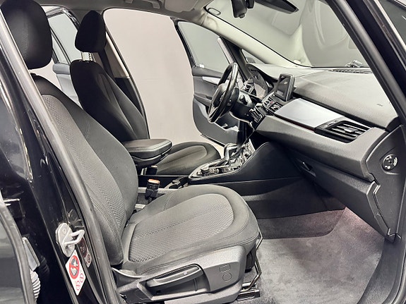 BMW 218 9 of 12