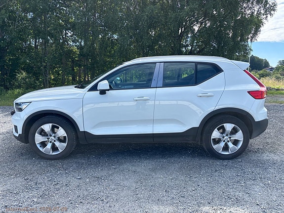 Volvo XC40 8 of 22