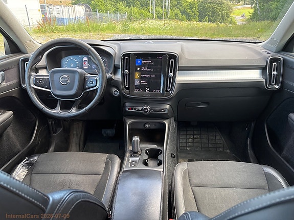Volvo XC40 13 of 22