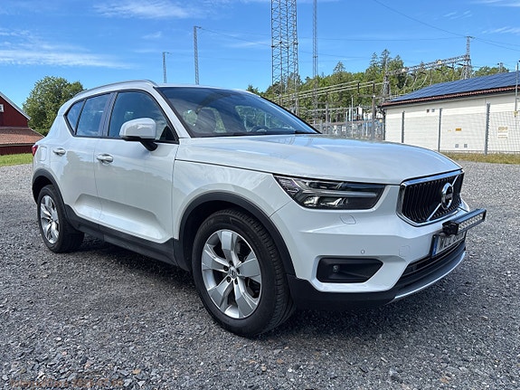 Volvo XC40 3 of 5