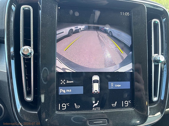 Volvo XC40 11 of 22