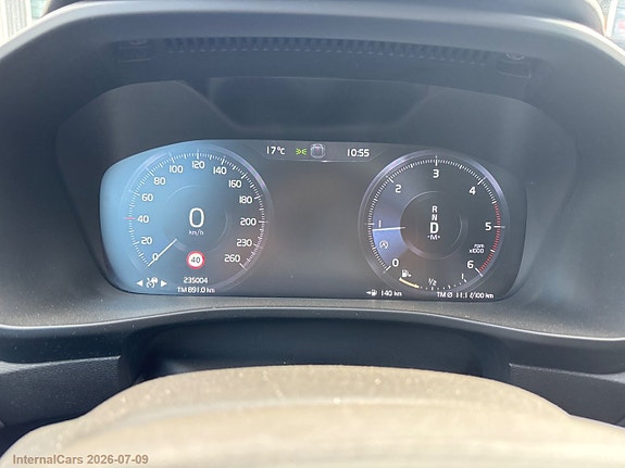 Volvo XC40 10 of 22