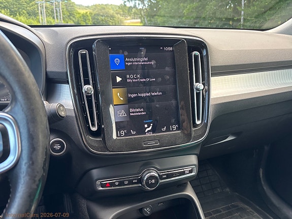 Volvo XC40 12 of 22