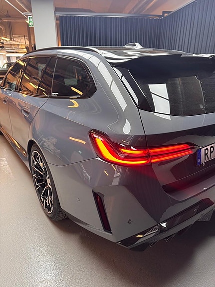 BMW M5 3 of 5