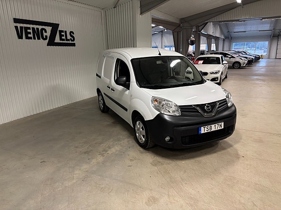 Nissan NV250 2 of 5
