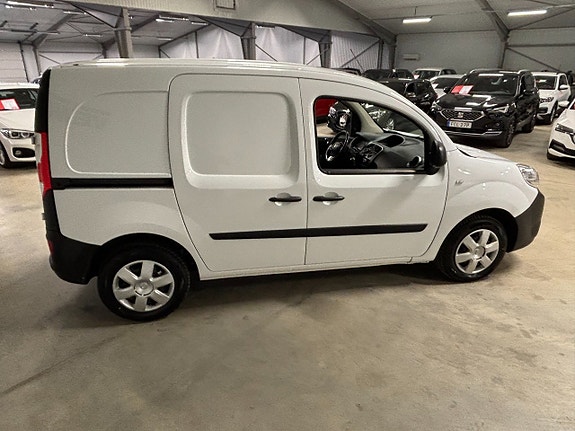 Nissan NV250 3 of 5