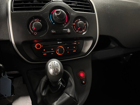 Nissan NV250 8 of 12
