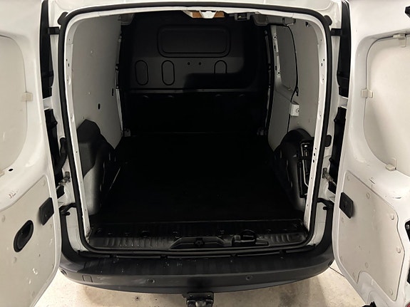 Nissan NV250 11 of 12