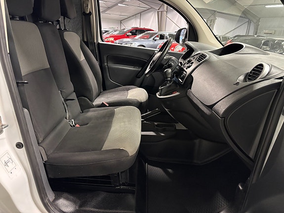 Nissan NV250 7 of 12