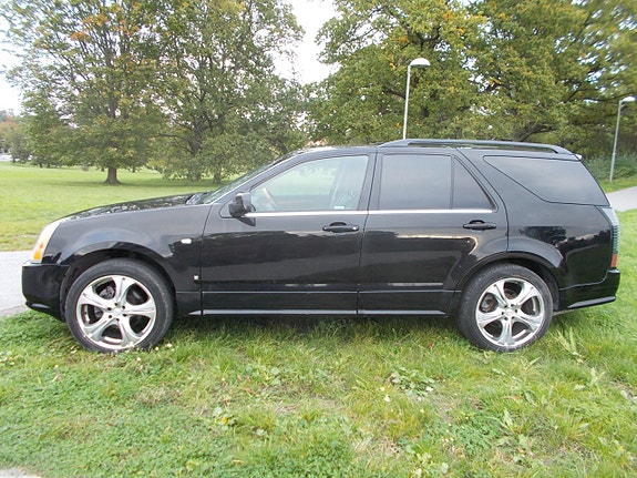 Cadillac SRX 17 of 19