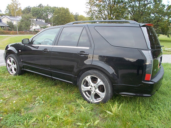 Cadillac SRX 16 of 19