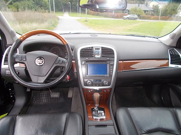 Cadillac SRX 7 of 19