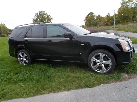 Cadillac SRX 13 of 19