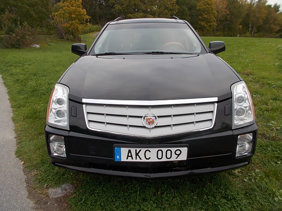 Cadillac SRX 3 of 5