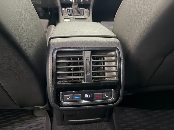 Volkswagen Passat 17 of 26
