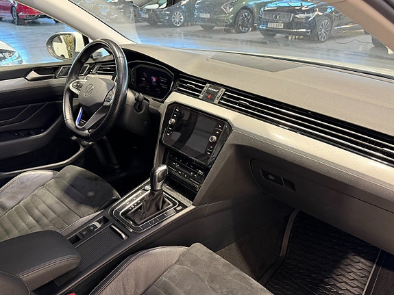 Volkswagen Passat 15 of 22