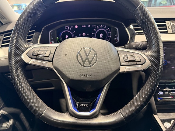 Volkswagen Passat 19 of 22