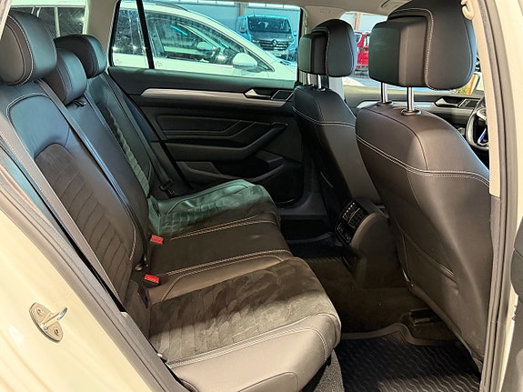 Volkswagen Passat 13 of 22